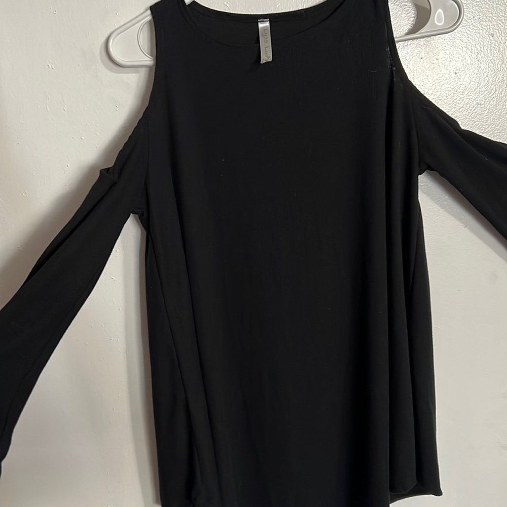 Short black dress with open shoulders